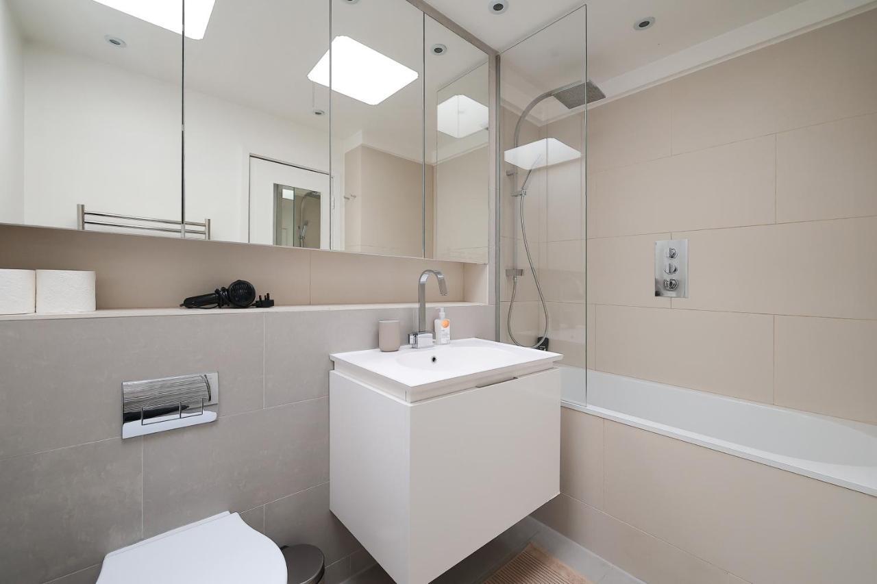 2 Bedroom Chic Apartment With Private Balcony In Notting Hill London Kültér fotó